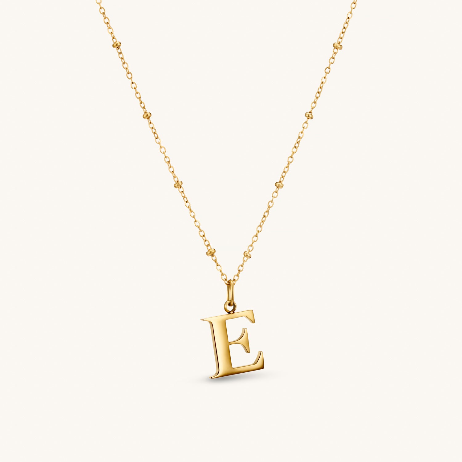 Dylan Oaks 9ct gold letter e pendant necklace gold