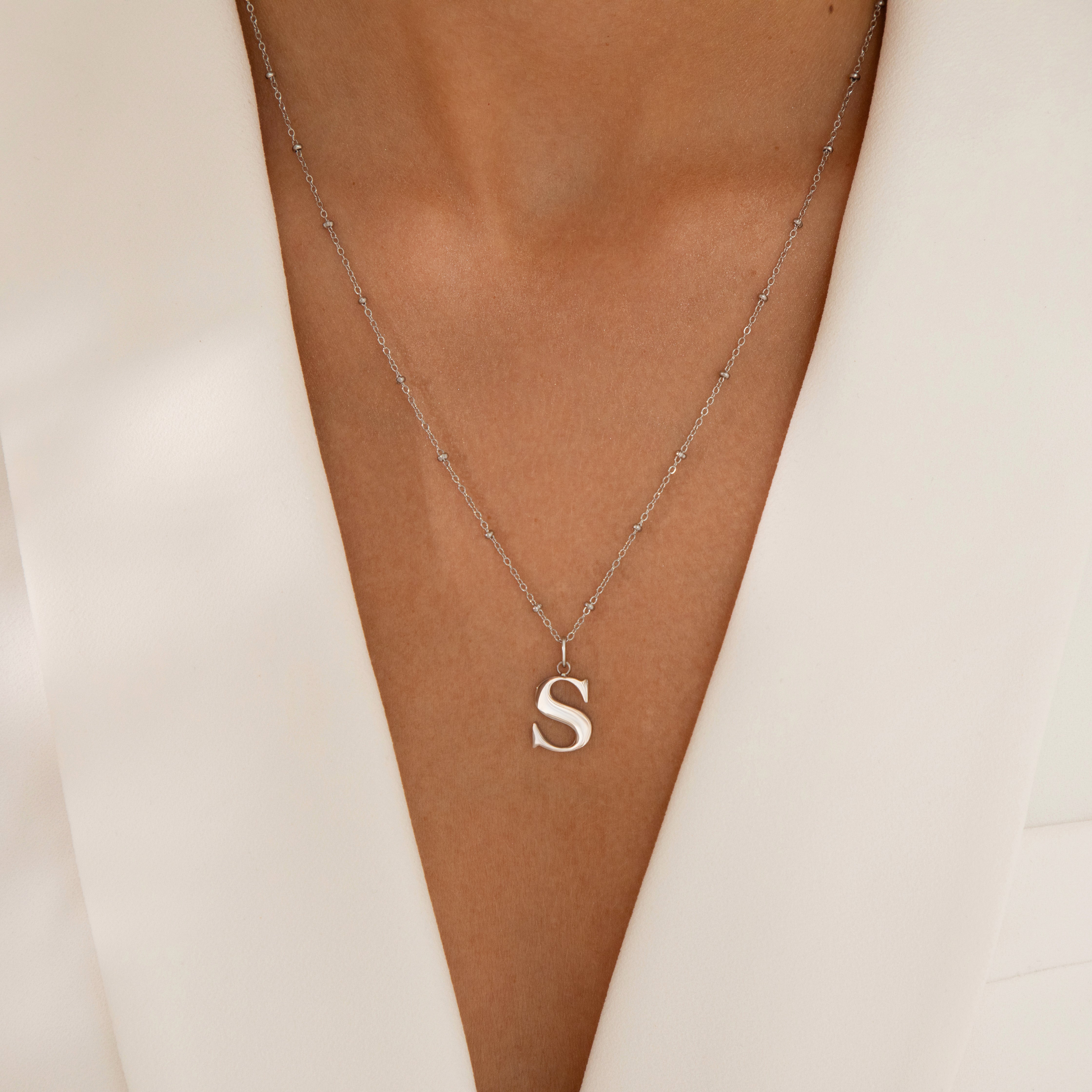F Initial Pendant Necklace In Silver – Dylan Oaks